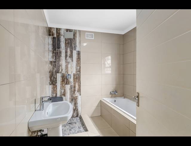 4 BEDROOM FREEHOLD FOR SALE IN COSMO CITY